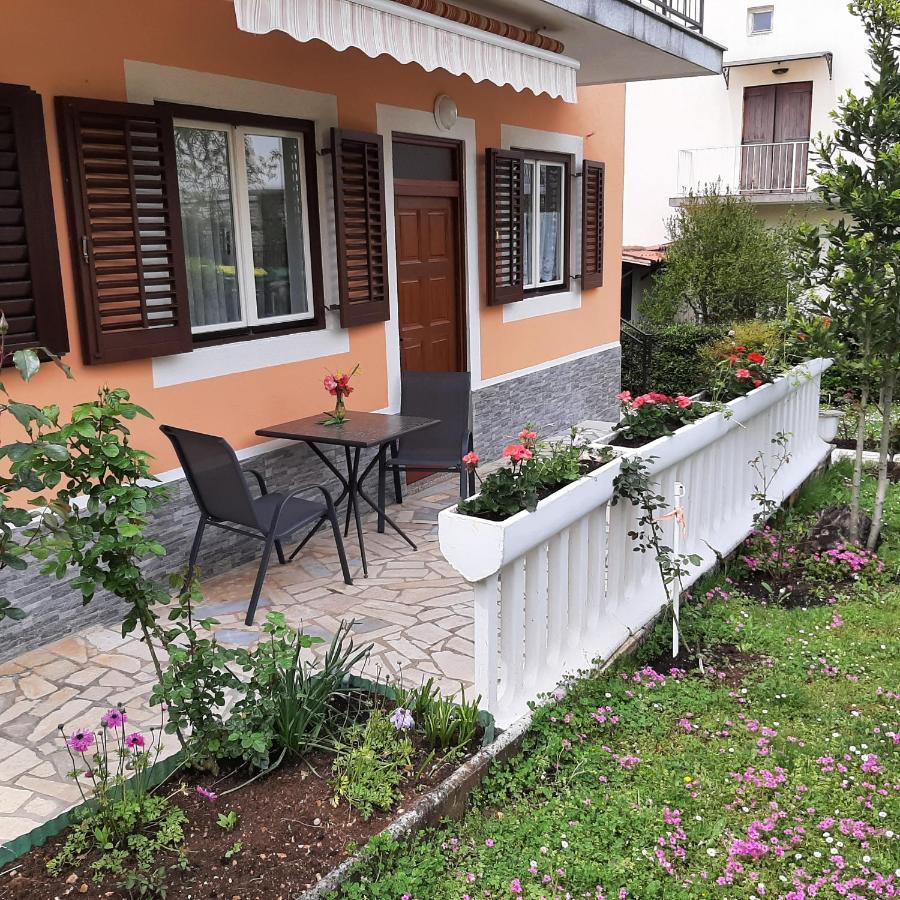 Clara 3 Apartman *